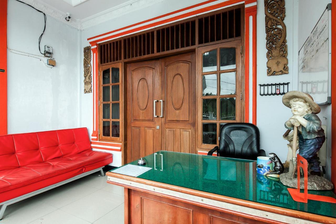 Oyo 1520 Hotel Kartini Tarutung Exterior foto