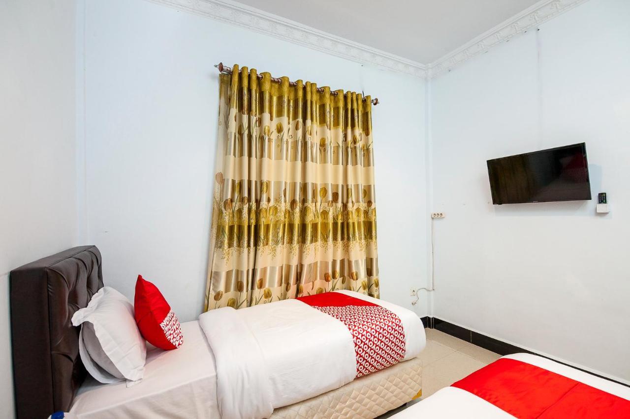 Oyo 1520 Hotel Kartini Tarutung Exterior foto
